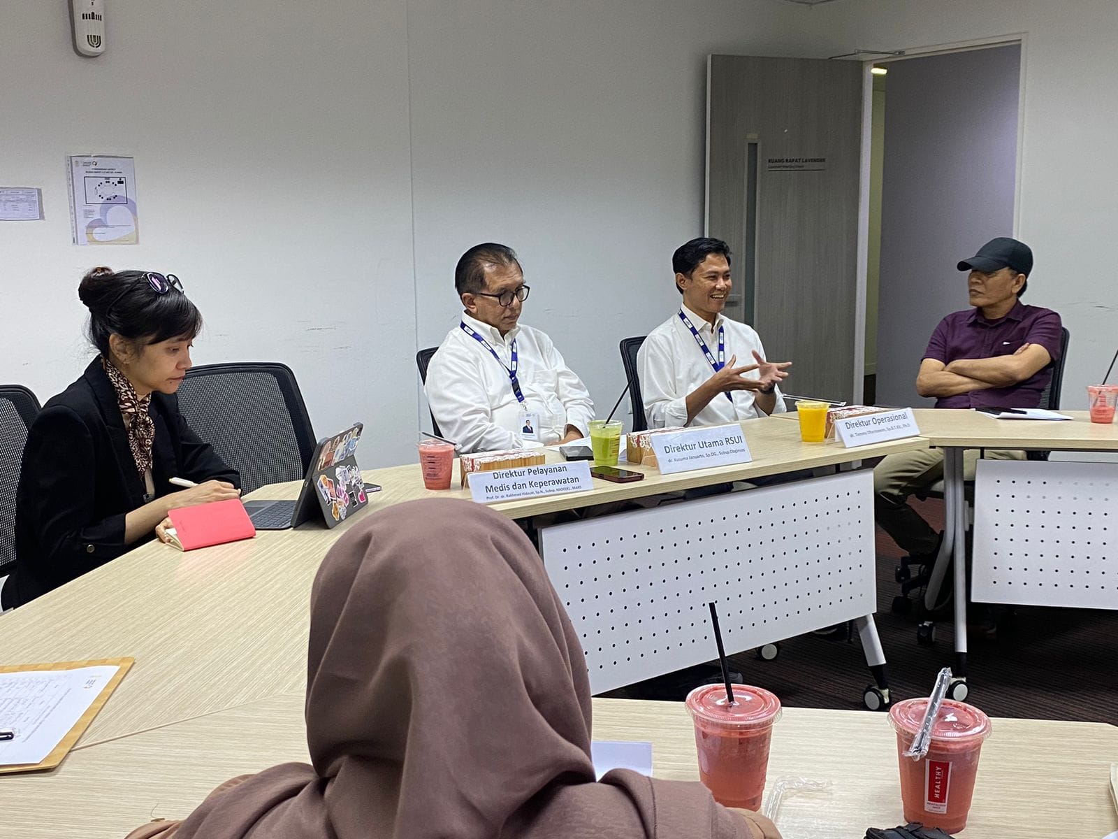 Featured image for “Peran Dokter RSUI di Luar Ruang Praktik: Mendidik dan Mencerdaskan Bangsa”