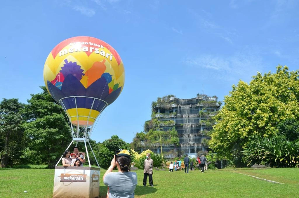 Featured image for “Taman Buah Mekarsari Buka 22-26 Maret 2026, Catat Harga Tiket Spesial Lebaran!”